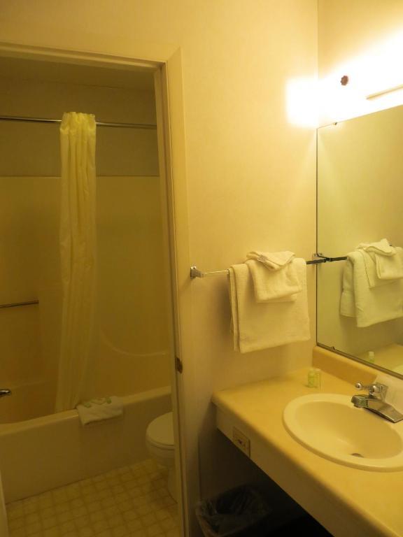 Waterfront Inn Mackinaw City Pokoj fotografie